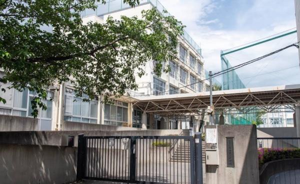 新宿区西落合１丁目の中古一戸建て(新宿区立落合第二中学校)
