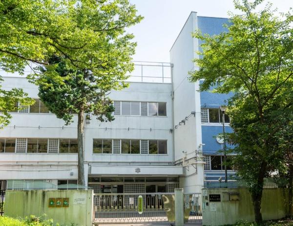 新宿第三アルプスマンション(新宿区立東戸山小学校)