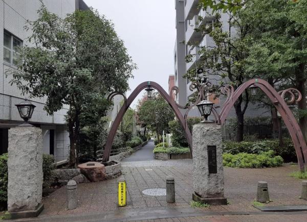 高円寺サマリヤマンション(桃園川緑道)