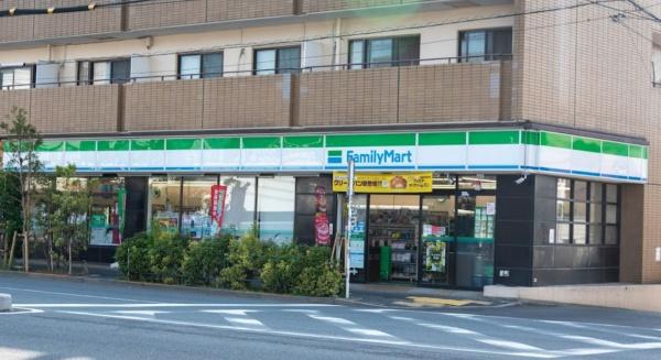ハヤマビル(ファミリーマート新代田駅前店)