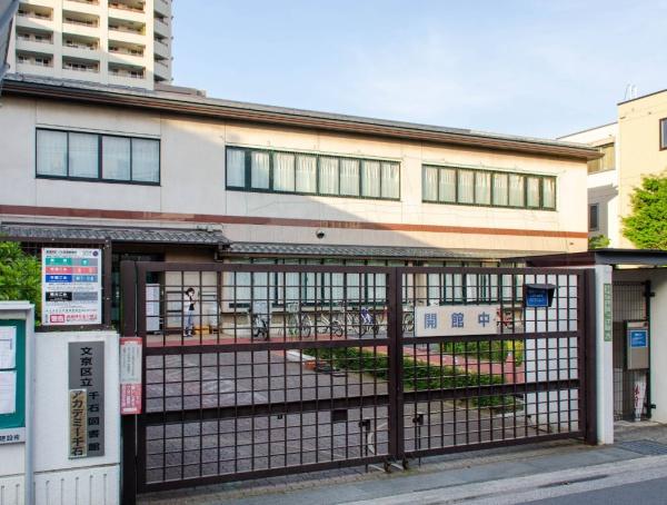 千石三丁目シティハウス(文京区立千石図書館)