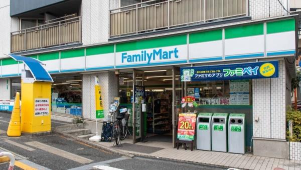 アデッソ新宿若松町(ファミリーマート牛込柳町駅前店)