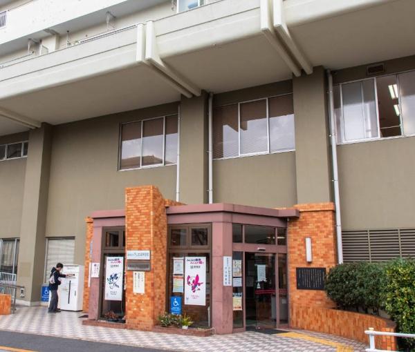 アデッソ新宿若松町(新宿区立戸山図書館)
