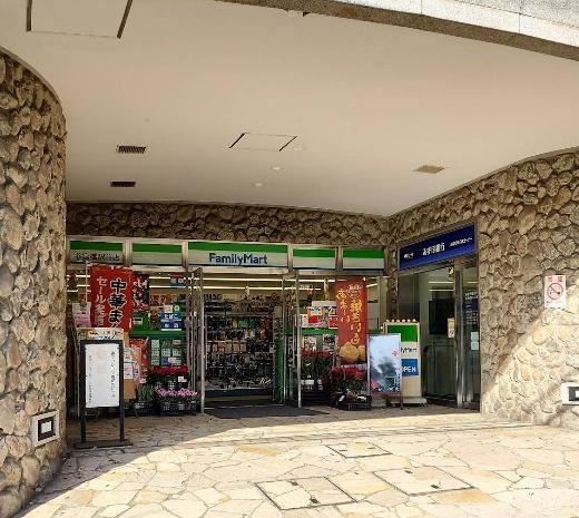 東急ドエルプレステージ参宮橋(ファミリーマート参宮橋駅前店)