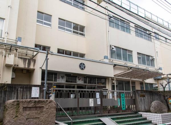 ウエリス新宿早稲田の森(新宿区立戸山小学校)