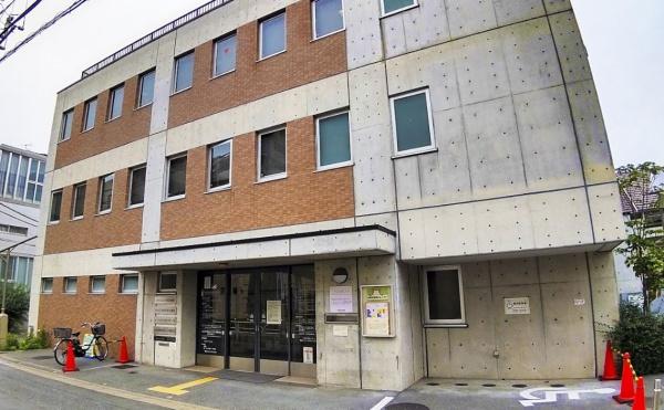 代々木上原第一マンションズ(渋谷区立西原図書館)