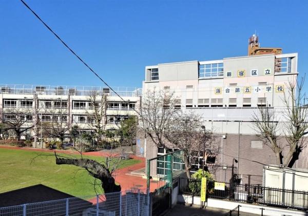 新宿区中井２丁目の新築一戸建(新宿区立落合第五小学校)