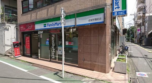 パークコート成城六丁目(ファミリーマート成城学園前店)