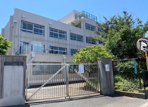 世田谷区祖師谷６丁目の新築一戸建(世田谷区立千歳中学校)