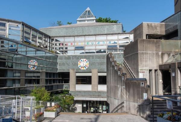 キャニオングランデ桜上水(世田谷区立上北沢図書館)
