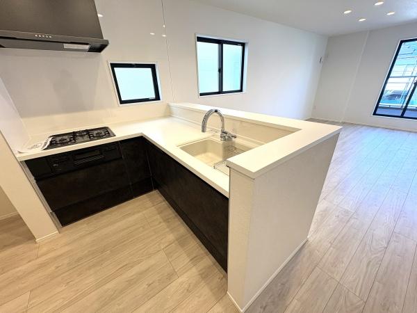 狛江市和泉本町３丁目の新築一戸建