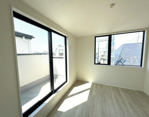 狛江市和泉本町３丁目の新築一戸建