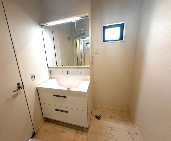 狛江市和泉本町３丁目の新築一戸建