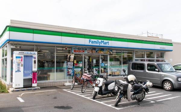 レジデンスコート馬事公苑(ファミリーマート桜丘世田谷通り店)