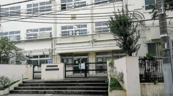 渋谷区広尾２丁目の中古一戸建て(渋谷区立広尾中学校)