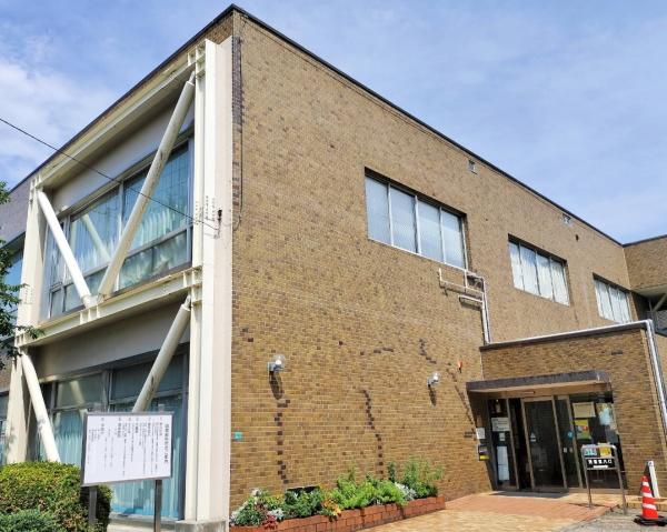 ヒルズ千早町(豊島区立千早図書館)