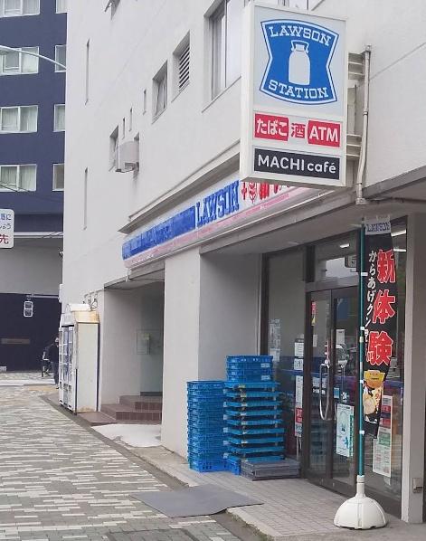 ホワイトレジデンス(ローソン四谷本塩町店)