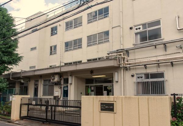 練馬区春日町６丁目の中古一戸建て(練馬区立練馬小学校)
