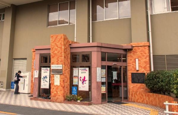 サンセゾン若松町(新宿区立戸山図書館)