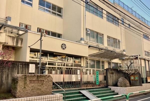 シーズクロノス新宿戸山(新宿区立戸山小学校)