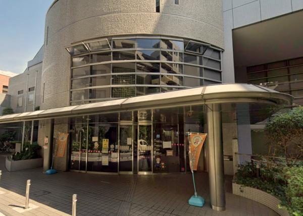 シーズクロノス新宿戸山(新宿区立大久保図書館)