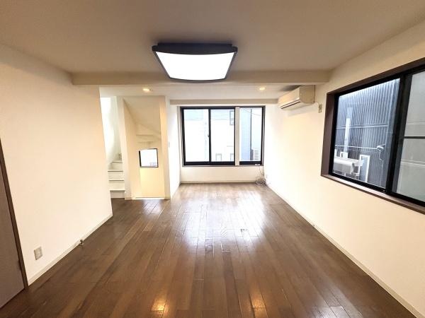 目黒区中目黒４丁目の中古一戸建て