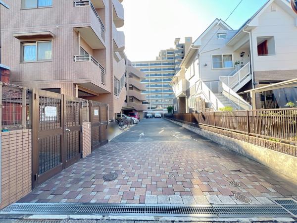 ヒューマインド下大利(駐車場)