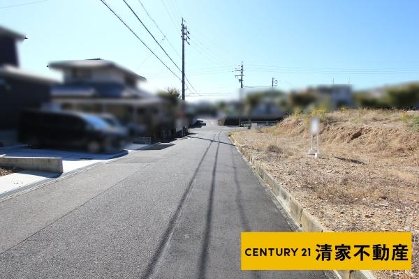 春日井市高森台7丁目の新築一戸建(前面道路含む現地写真)