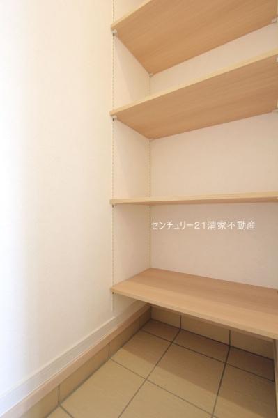 春日井市高山町4丁目の新築一戸建(玄関)