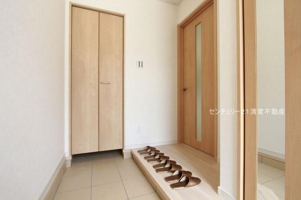 春日井市高山町4丁目の新築一戸建(玄関)