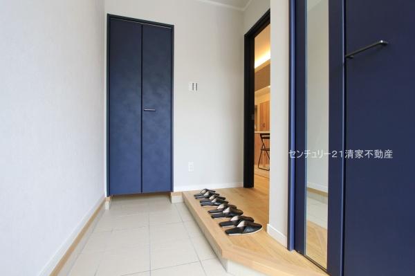 春日井市高山町4丁目の新築一戸建(玄関)