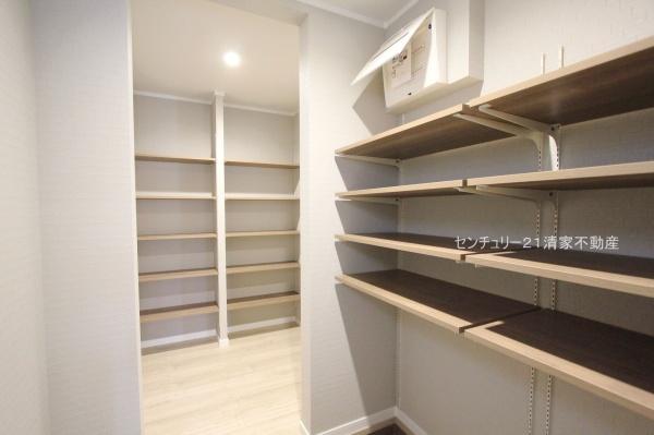 春日井市高山町4丁目の新築一戸建(収納)