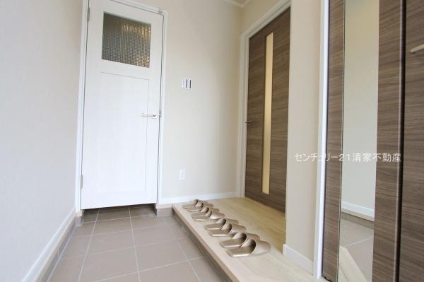 春日井市高山町4丁目の新築一戸建(玄関)