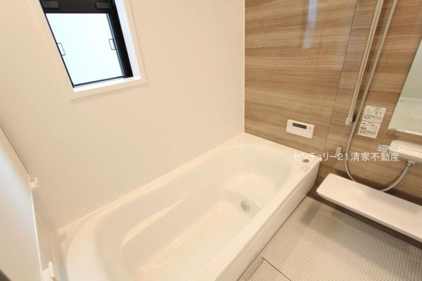 春日井市高山町4丁目の新築一戸建(バス)