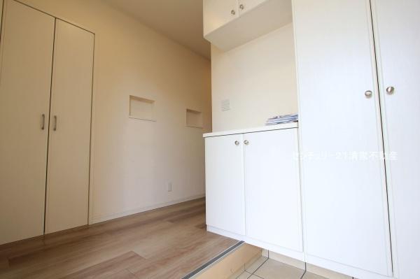 春日井市高山町2丁目の中古一戸建て(玄関)