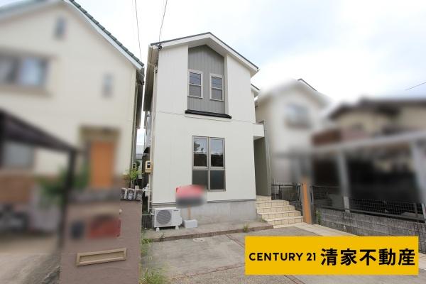 春日井市高山町2丁目の中古一戸建て(前面道路含む現地写真)