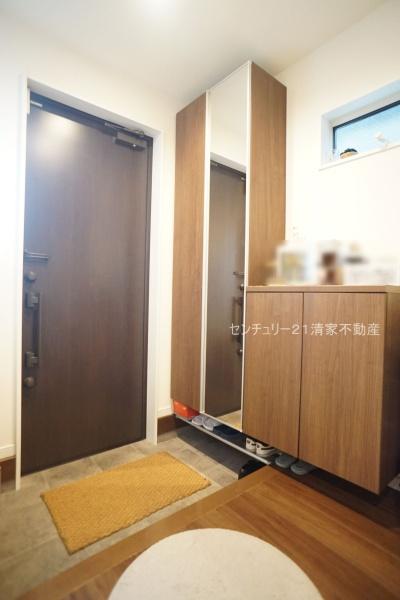 名古屋市北区楠3丁目の中古一戸建て(玄関)