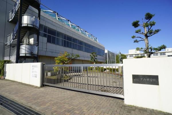 西春日井郡豊山町大字豊場字四ツ塚の土地(豊山中学校)