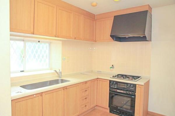 西宮市すみれ台1丁目の中古一戸建て(キッチン)