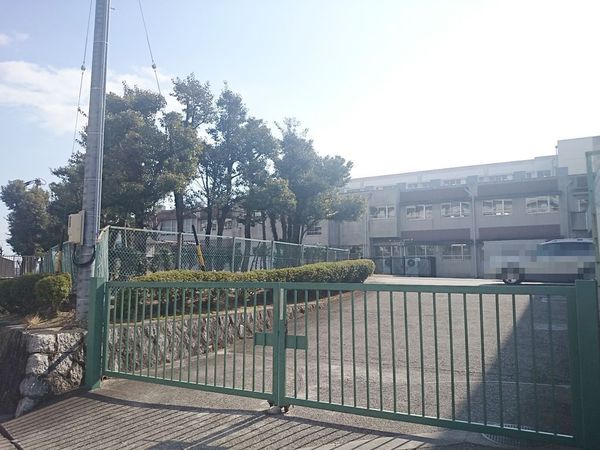 平和が丘住宅四号棟(名古屋市立平和が丘小学校)