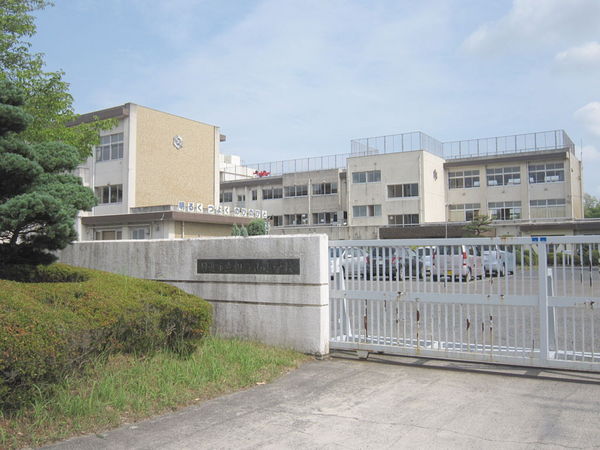 日進市五色園２丁目の中古一戸建て(日進市立相野山小学校)