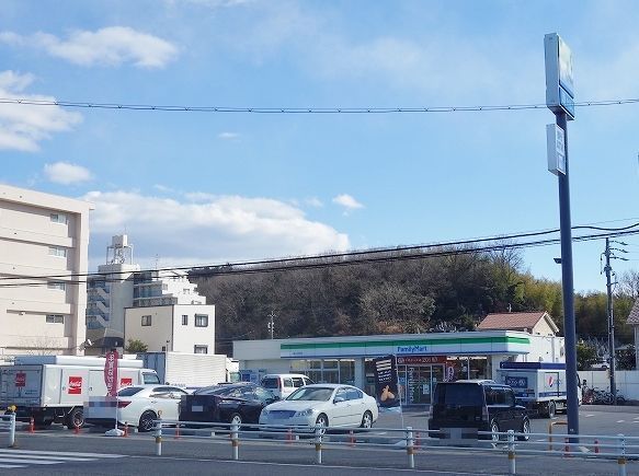 日進市米野木町三ケ峯の土地(ファミリーマート日進三本木町店)