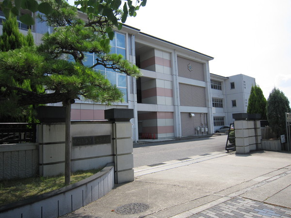 日進香久山杜の街102号棟(日進市立香久山小学校)