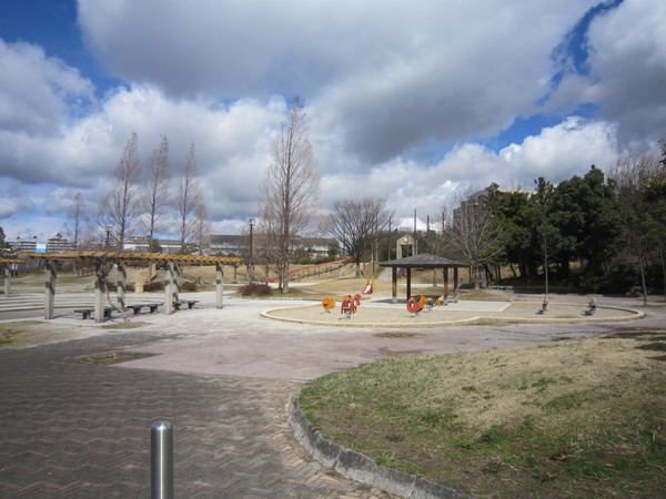 日進香久山杜の街102号棟(株山中央公園)