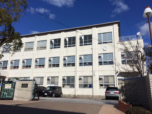 グランドメゾン八事裏山(名古屋市立御幸山中学校)