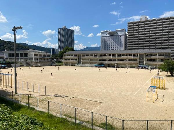 大津市本宮2丁目の土地(大津市立逢坂小学校)