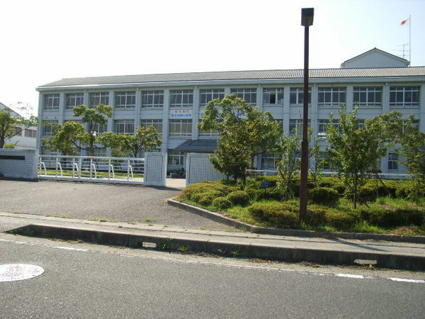 守山市水保町の中古一戸建て(守山市立明富中学校)