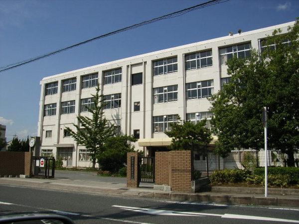 伽羅ガーデンスクエア(草津市立草津中学校)