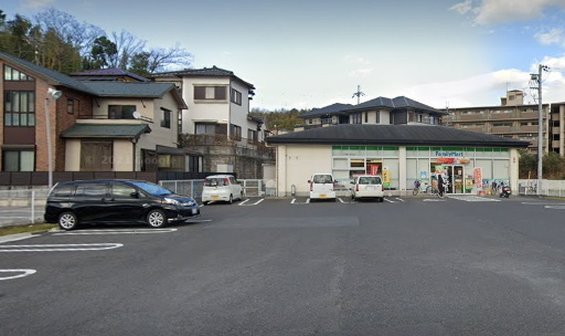 椿ハイツ瀬田川(ファミリーマート大津瀬田4丁目店)