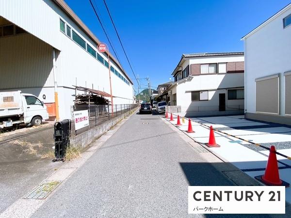 新築一戸建(前面道路含む現地写真)